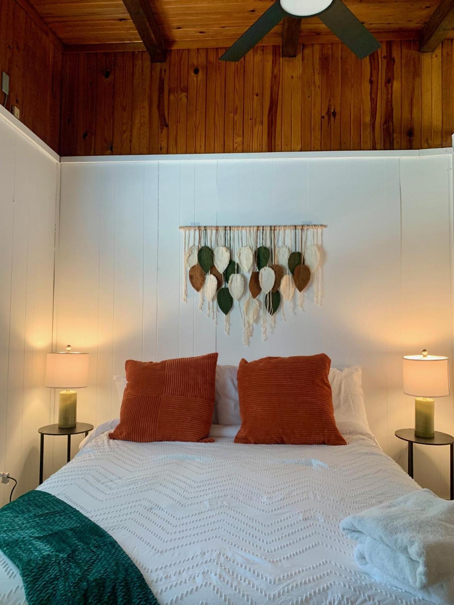 Lakefront Cottage In Secluded Cove Sunrise Beach Extérieur photo